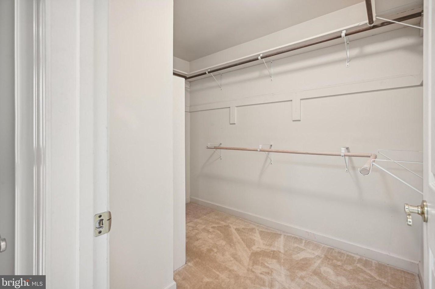 5800 Magnolia Ln, Falls Church VA  22041-1661 exterior