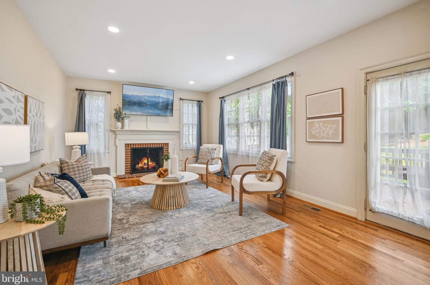 5800 Magnolia Ln, Falls Church VA  22041-1661 exterior