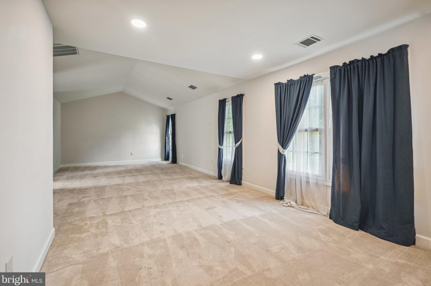 5800 Magnolia Ln, Falls Church VA  22041-1661 exterior