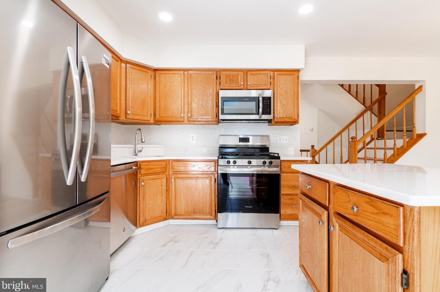 13825 Wakley Ct, Centreville VA  20121-3075 exterior