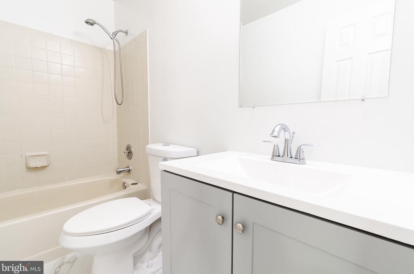 13825 Wakley Ct, Centreville VA  20121-3075 exterior