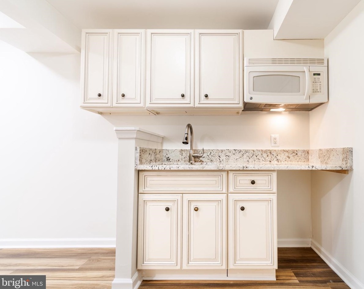 13825 Wakley Ct, Centreville VA  20121-3075 exterior