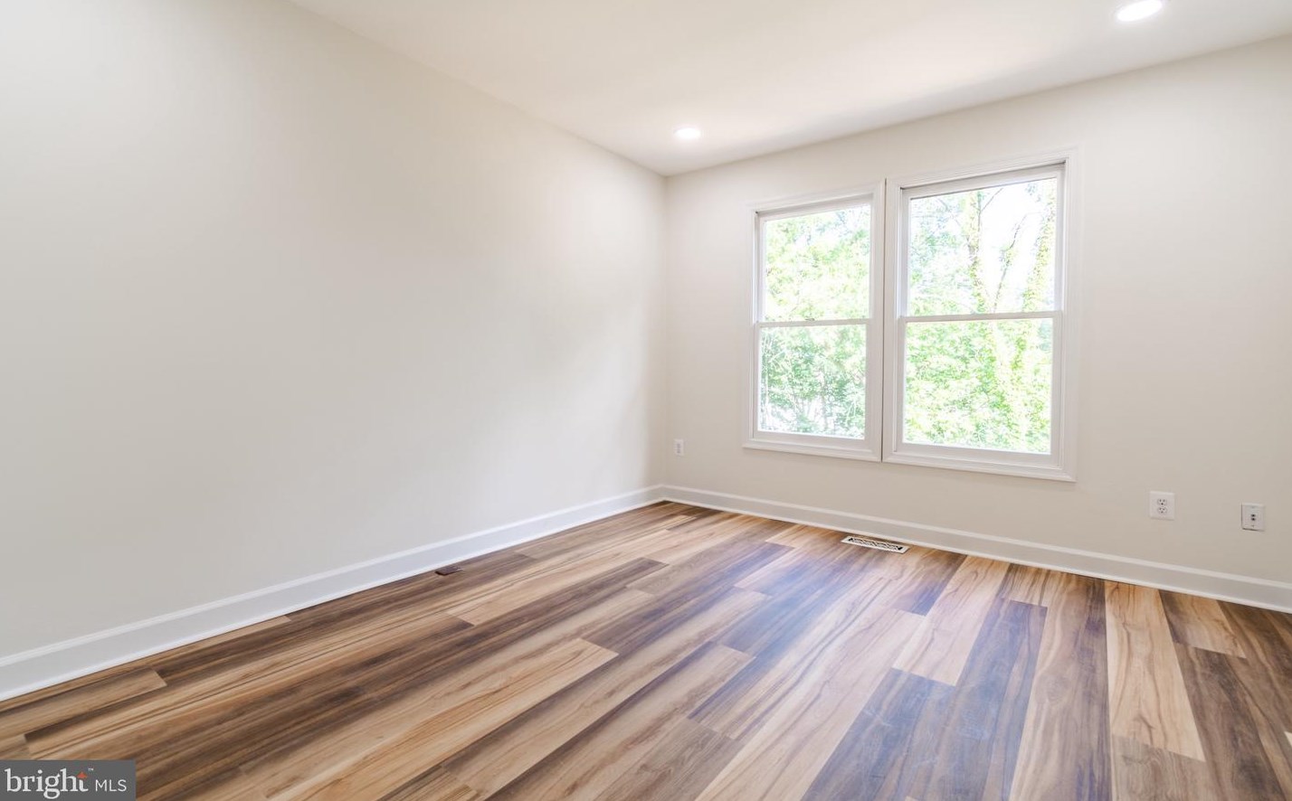 13825 Wakley Ct, Centreville VA  20121-3075 exterior