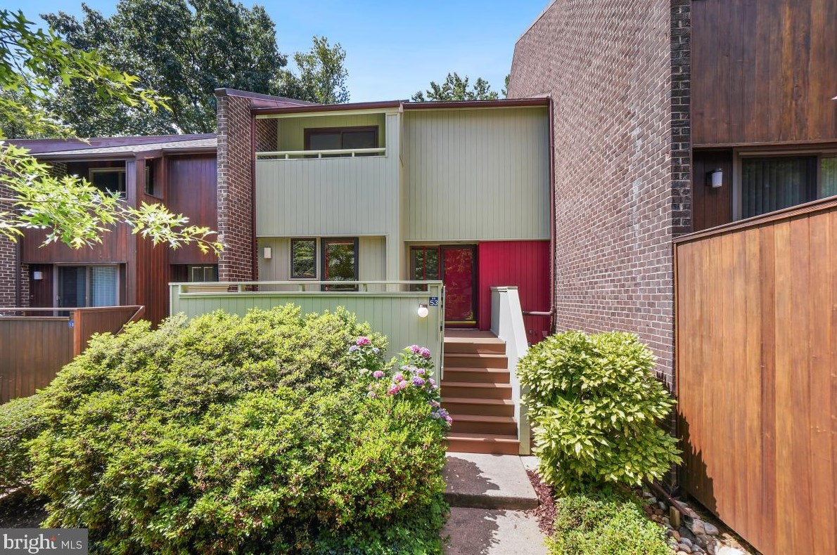 2053 Wethersfield Ct, Herndon, VA 20191