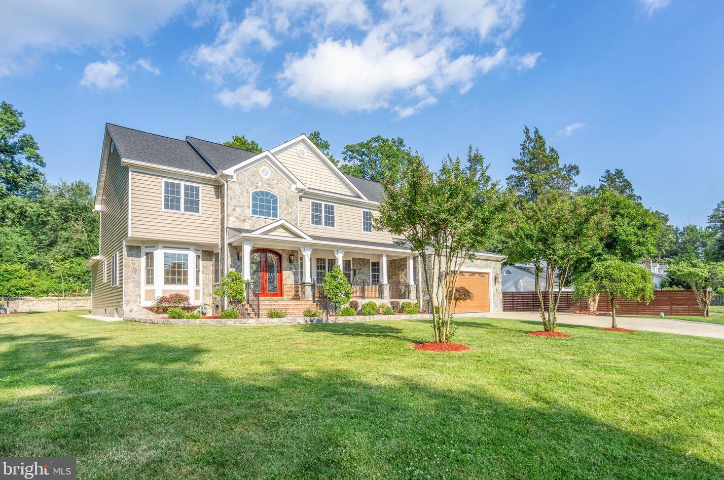 3313 Slade Run Dr, Falls Church, VA 22042-3920
