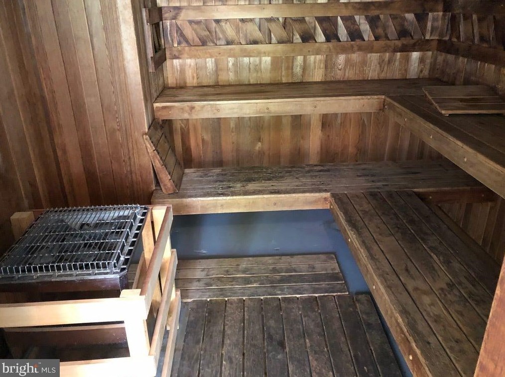 1504 Lincoln Way, Mc Lean VA  22102-5851 exterior