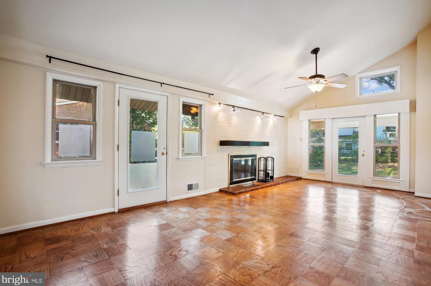 8509 Cyrus Pl, Alexandria VA  22308-2014 exterior