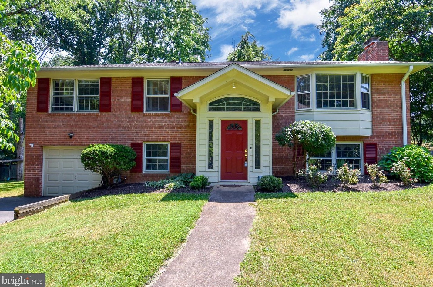 11525 Vale Rd, Vienna, VA 22124