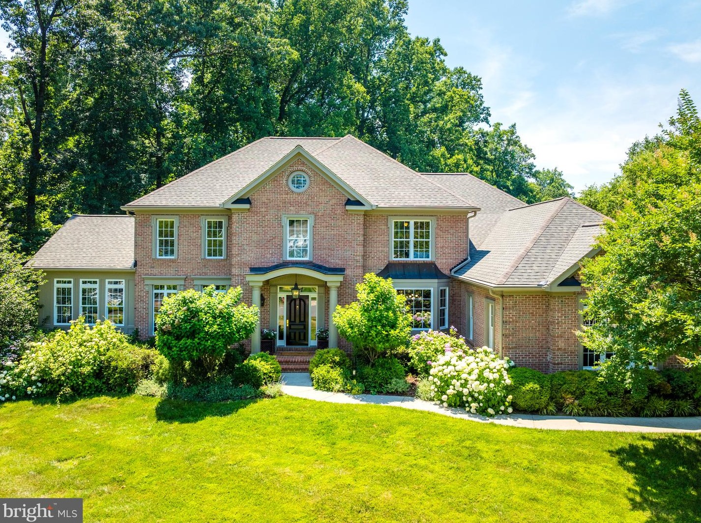 10521 Fox Crest Ct, Great Falls, VA 22066