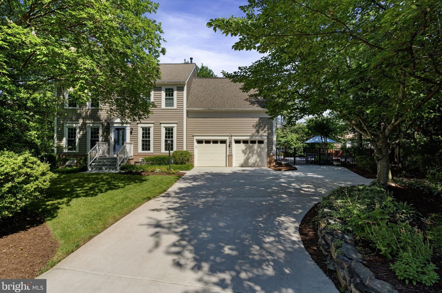 13616 British Manor Ct, Centreville, VA 20120