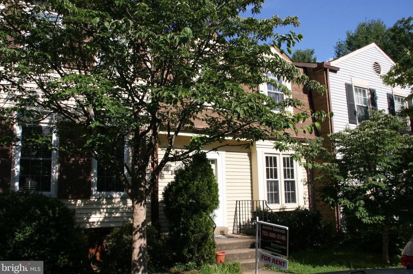 8606 Dellway Ln, Vienna, VA 22180