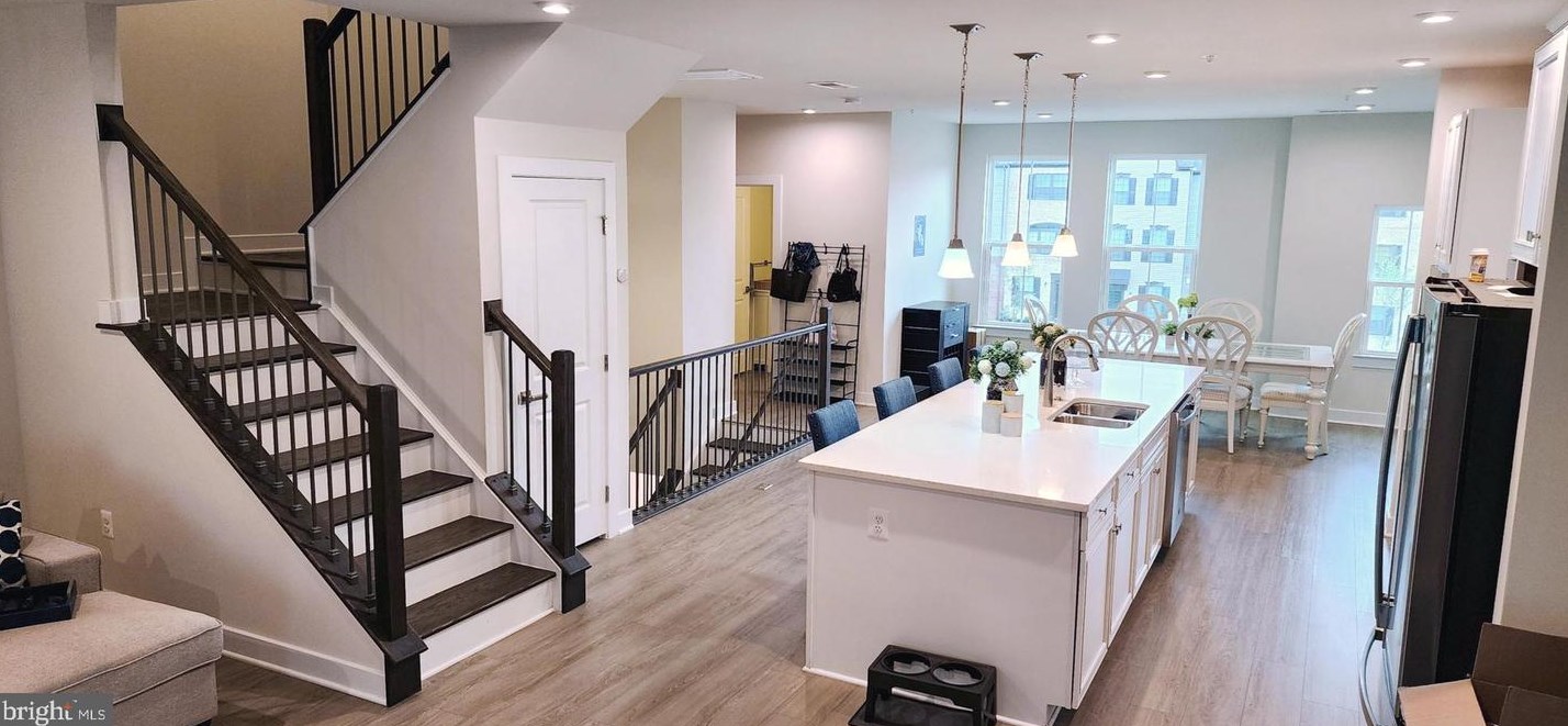 14077 Sunrise Vly Dr, Herndon VA 20191-3301 exterior