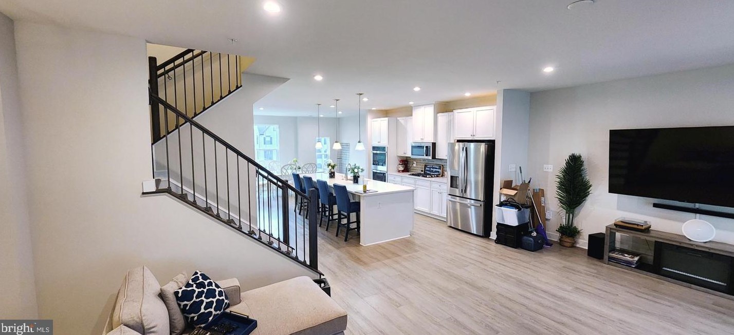 14077 Sunrise Vly Dr, Herndon VA 20191-3301 exterior