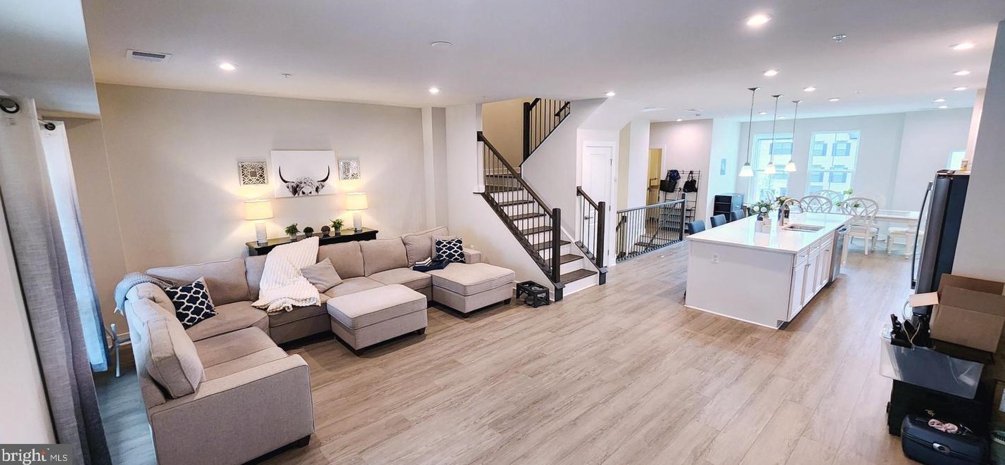 14077 Sunrise Vly Dr, Herndon VA 20191-3301 exterior