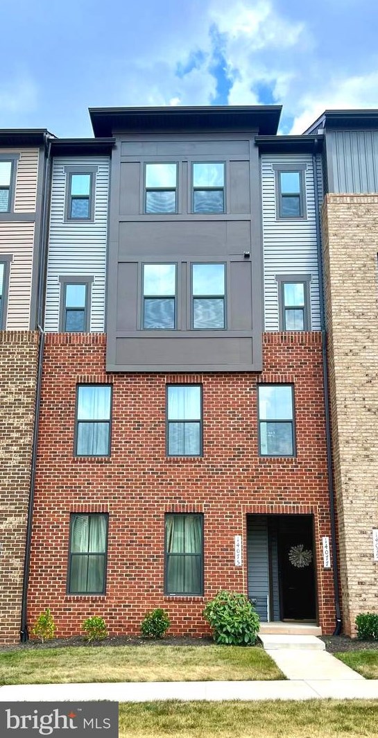 14077 Sunrise Vly Dr, Herndon VA 20191-3301 exterior
