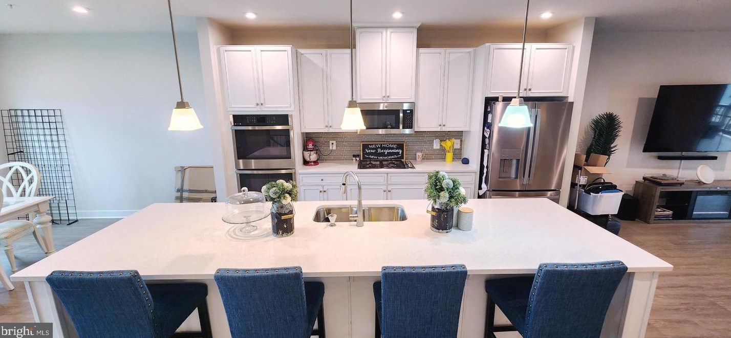 14077 Sunrise Vly Dr, Herndon VA 20191-3301 exterior