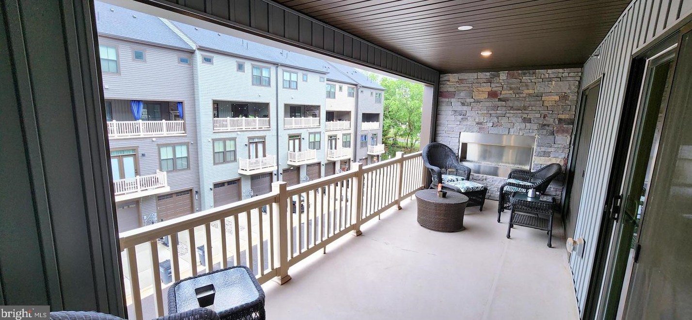 14077 Sunrise Vly Dr, Herndon VA 20191-3301 exterior