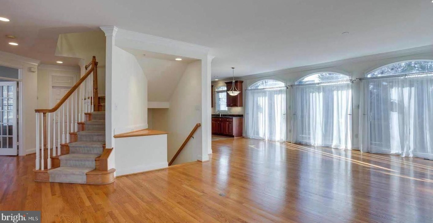 2200 Harithy Dr, Vienna, VA 22027