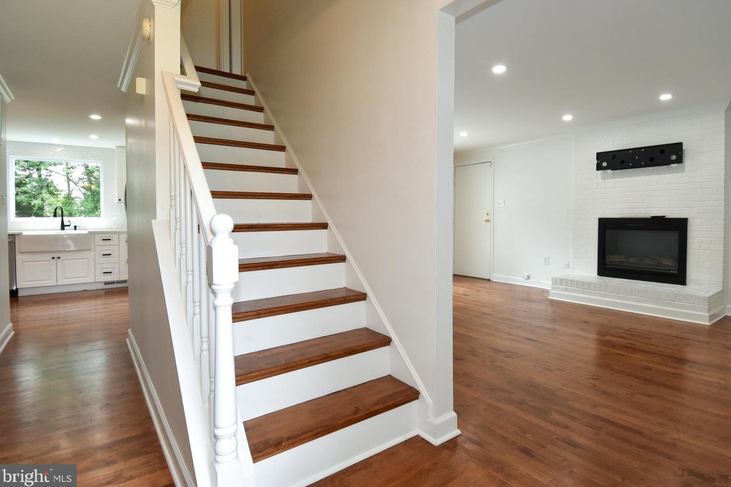 12341 Folkstone Dr, Herndon VA  20171-1815 exterior