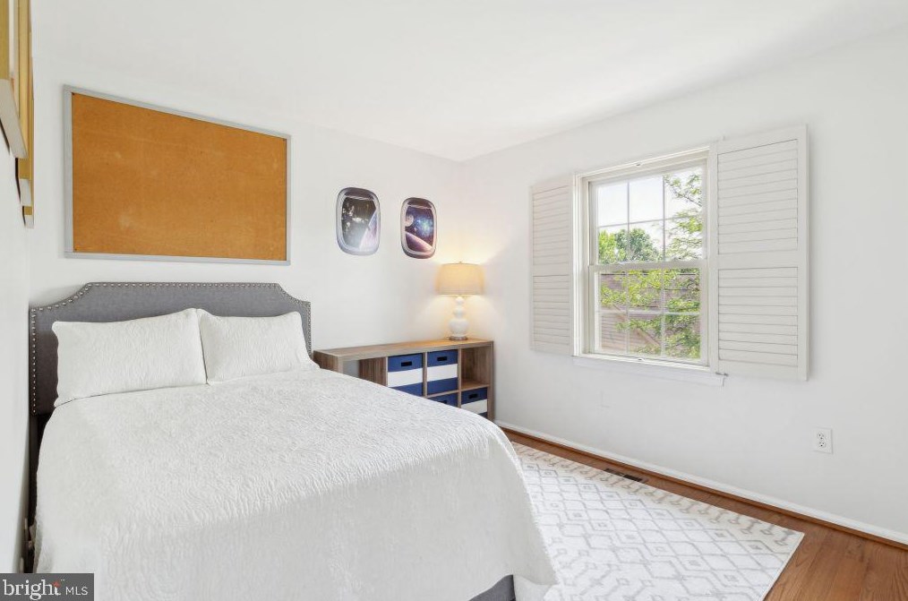 8210 Clifton Farm Ct, Alexandria VA  22306-3260 exterior