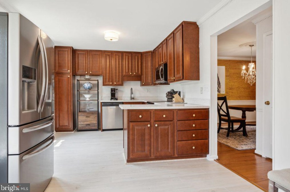 8210 Clifton Farm Ct, Alexandria VA  22306-3260 exterior