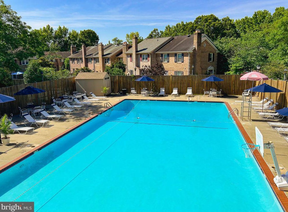 8210 Clifton Farm Ct, Alexandria VA  22306-3260 exterior