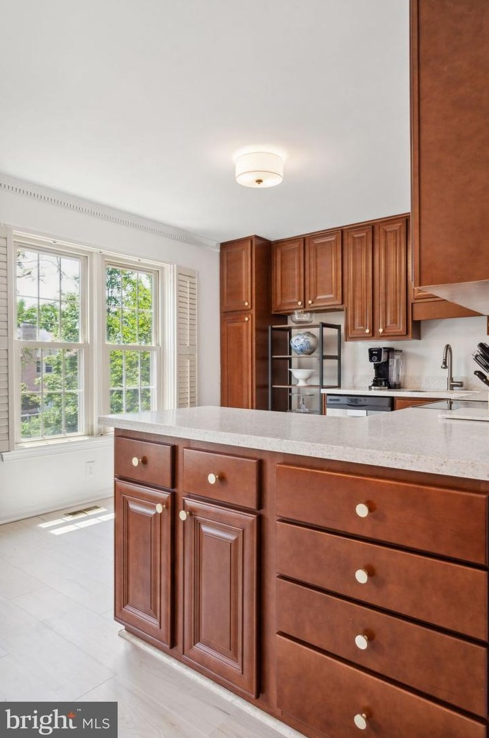 8210 Clifton Farm Ct, Alexandria VA  22306-3260 exterior