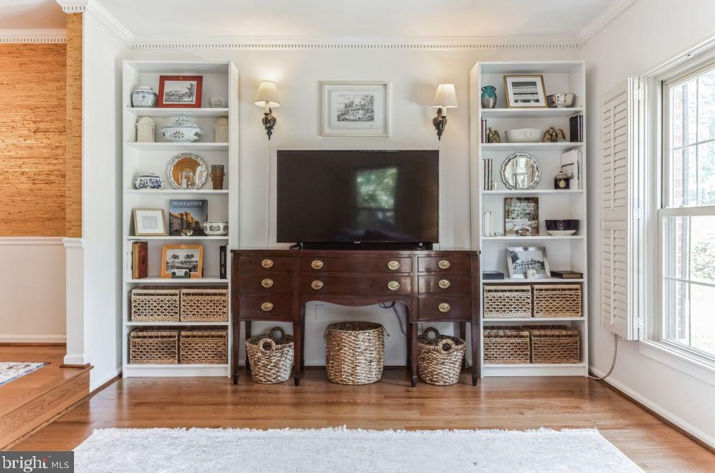 8210 Clifton Farm Ct, Alexandria VA  22306-3260 exterior