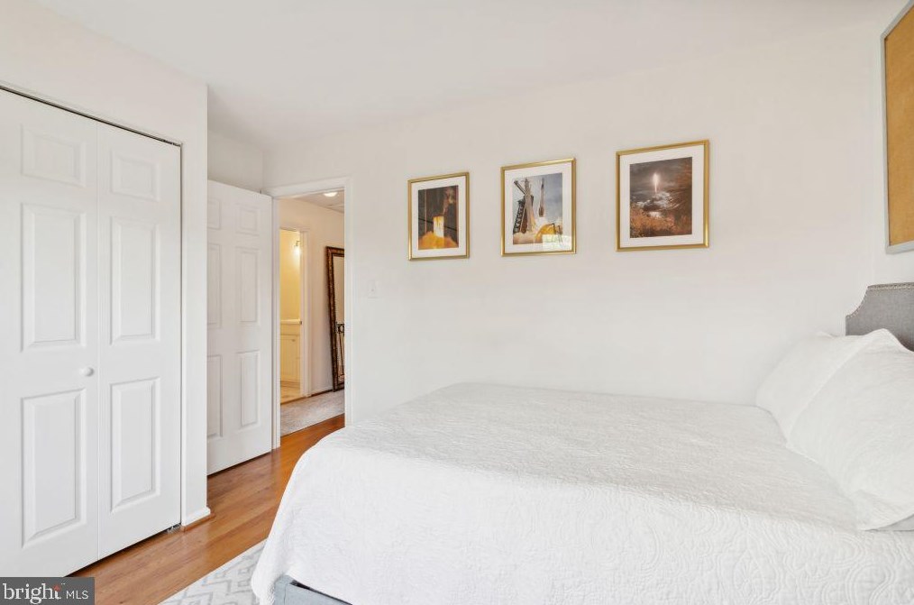 8210 Clifton Farm Ct, Alexandria VA  22306-3260 exterior