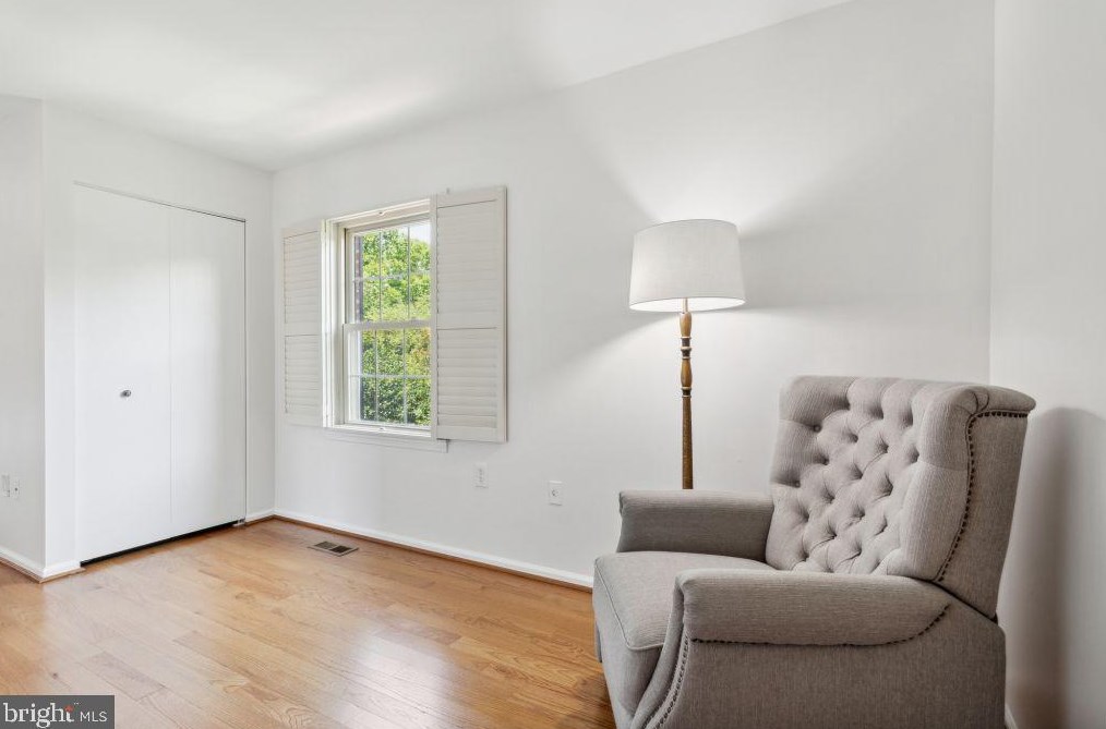 8210 Clifton Farm Ct, Alexandria VA  22306-3260 exterior