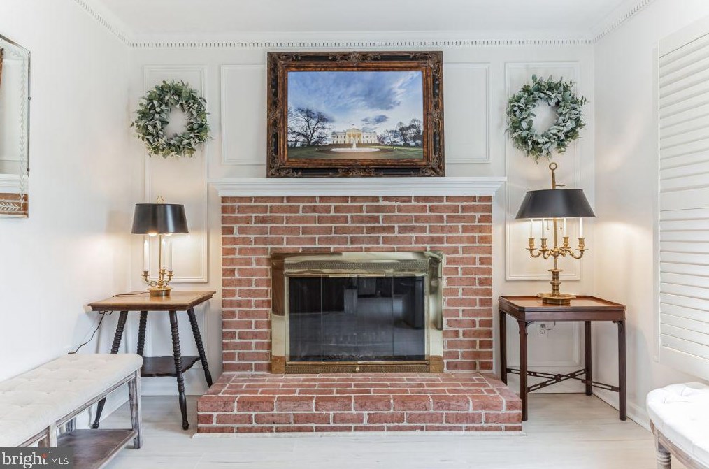 8210 Clifton Farm Ct, Alexandria VA  22306-3260 exterior