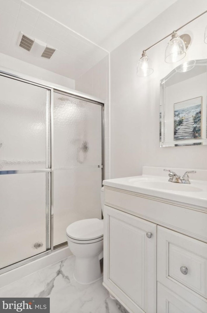 8210 Clifton Farm Ct, Alexandria VA  22306-3260 exterior