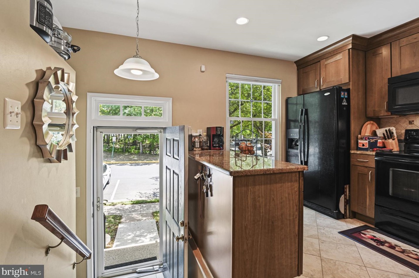 6586 Skylemar Trl, Centreville, VA 20121