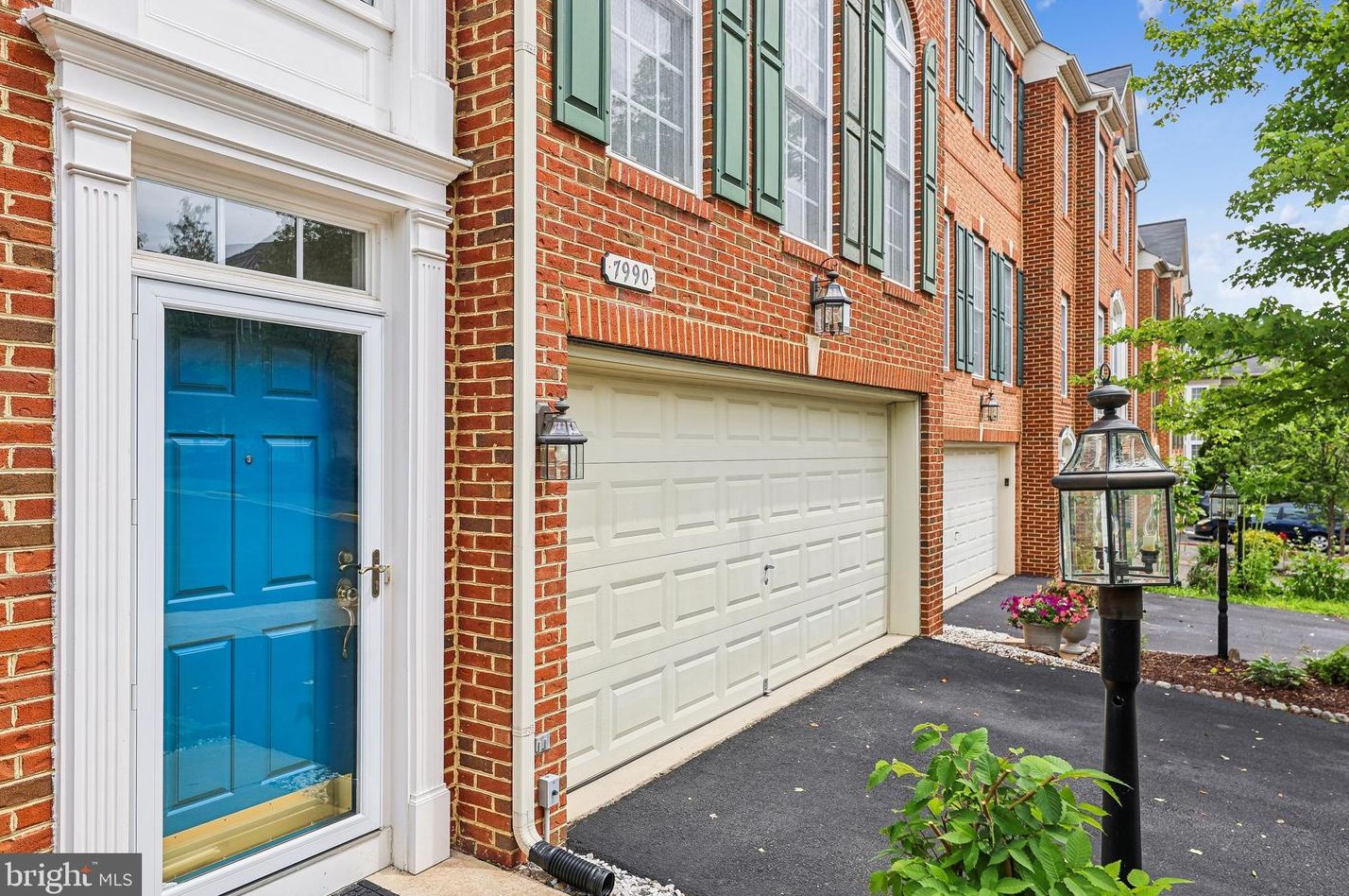 7990 Thomas Nevitt St, Lorton, VA 22079