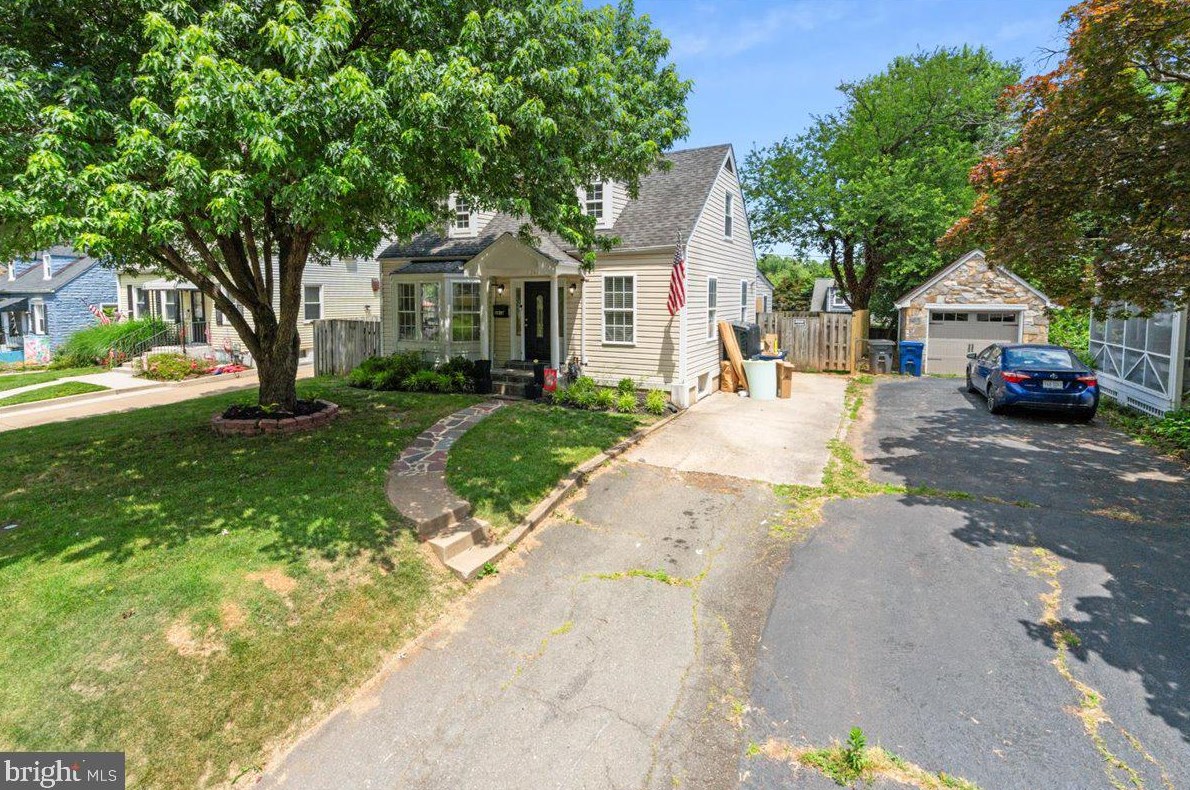 2819 Summerfield Rd, Falls Church, VA 22042