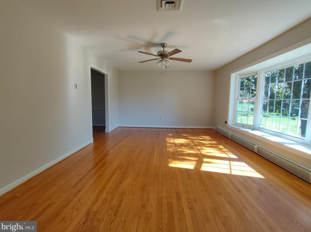 703 Kentland Dr, Great Falls, VA 22066