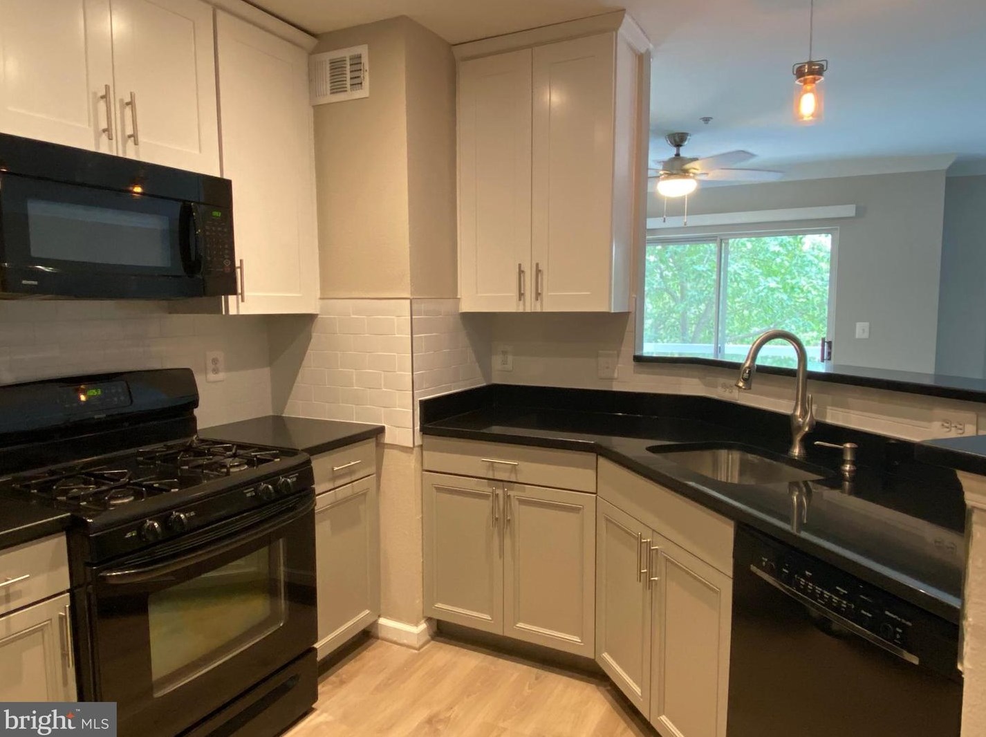 12834 Fair Briar Ln, Fairfax, VA 22033