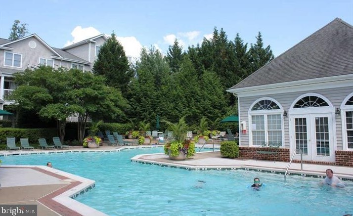12858 Fair Briar Ln #12858, Fairfax, VA 22033