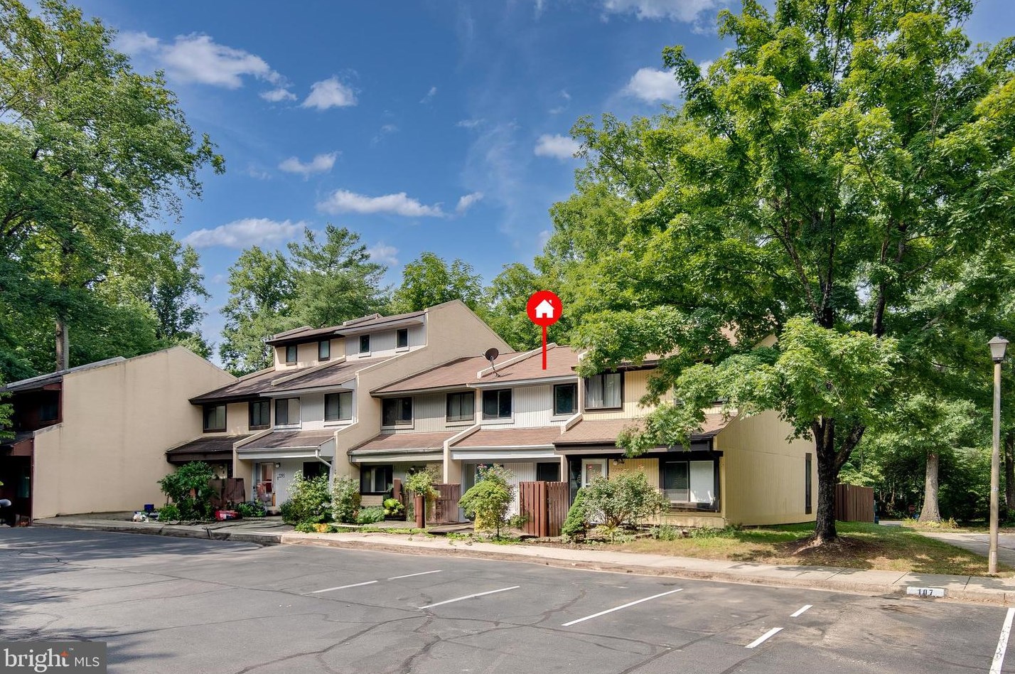 2297 White Cornus Ln, Herndon, VA 20191-1115
