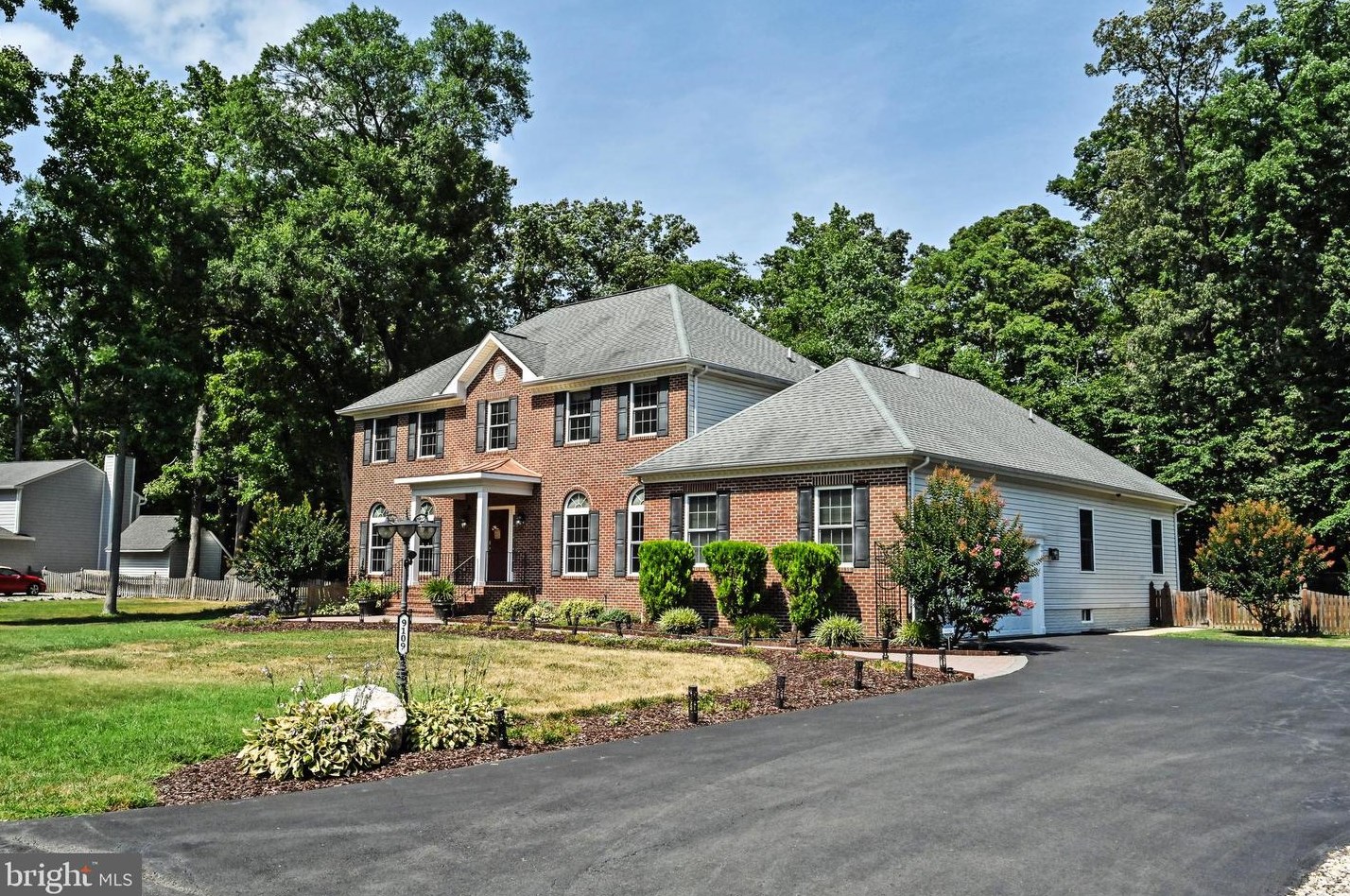 9109 Wildwood St, Lorton, VA 22079