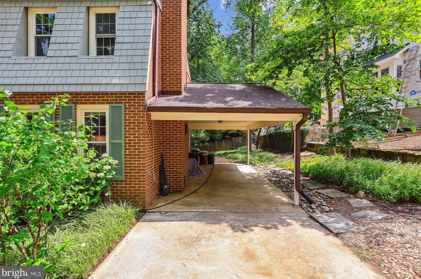 523 Woodland Ct Nw, Vienna, VA 22180