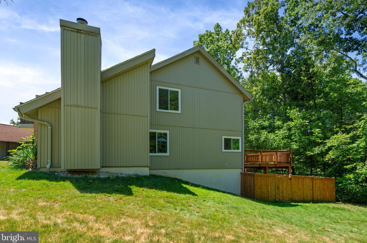 8647 Reseca Ln, Springfield VA  22152-1410 exterior