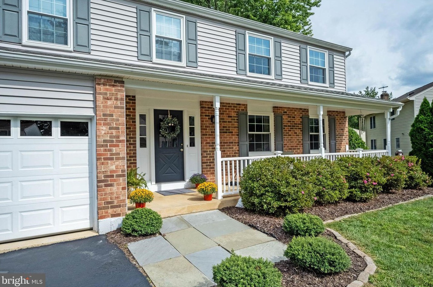 10662 John Ayres Dr, Fairfax, VA 22032-3136