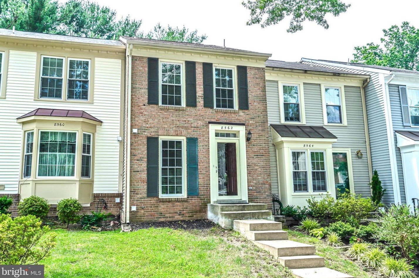 8562 Springfield Oaks Dr, Springfield VA  22153-3543 exterior