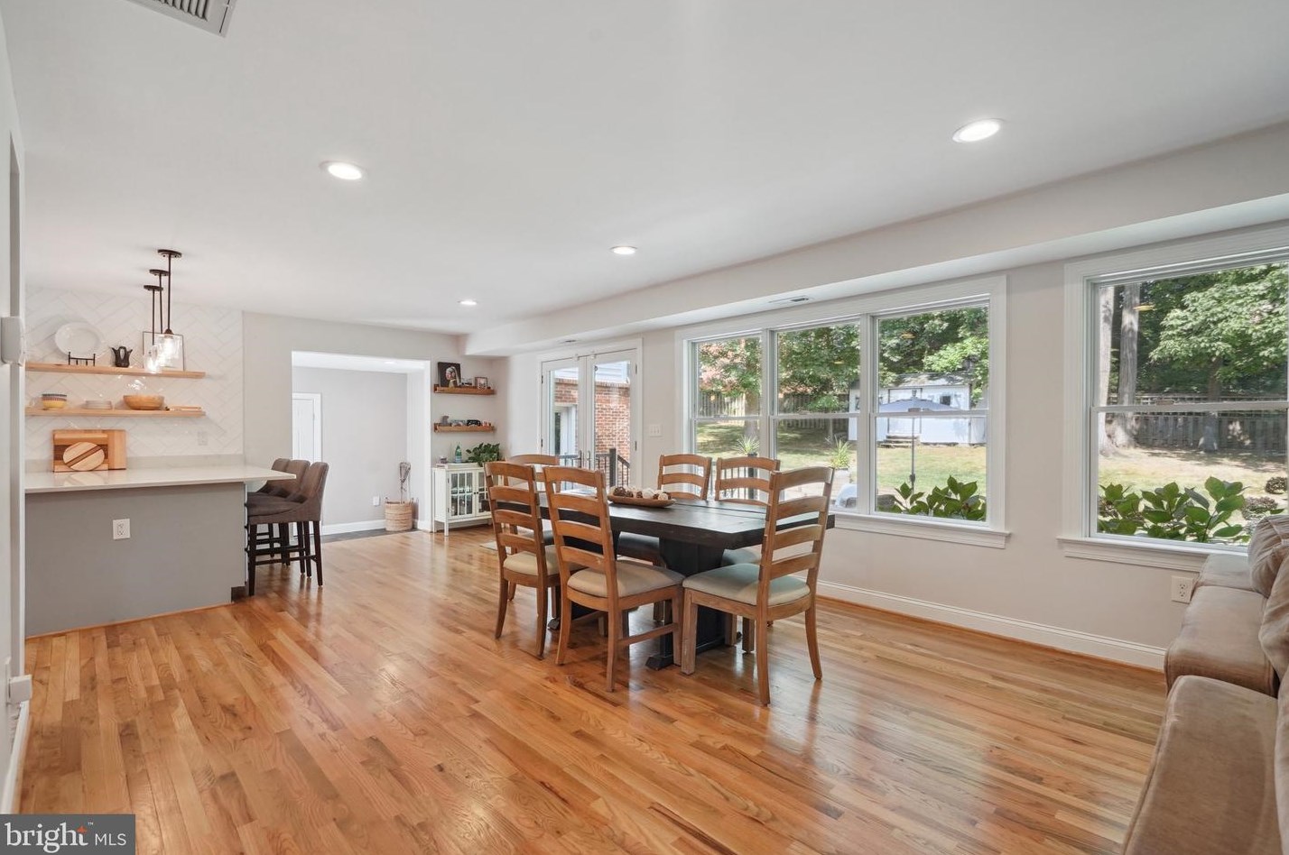 7126 Carol Ln, Falls Church VA  22042-3714 exterior