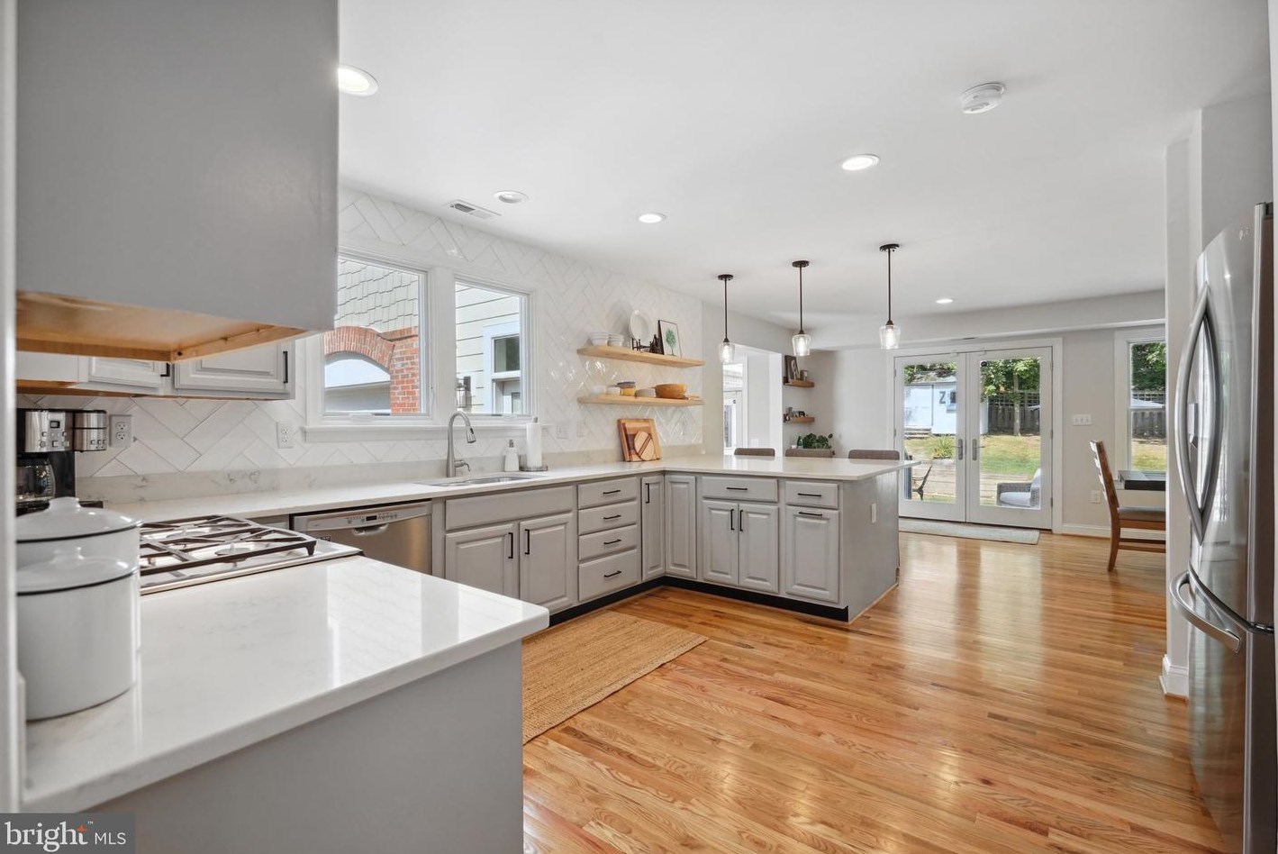 7126 Carol Ln, Falls Church VA  22042-3714 exterior