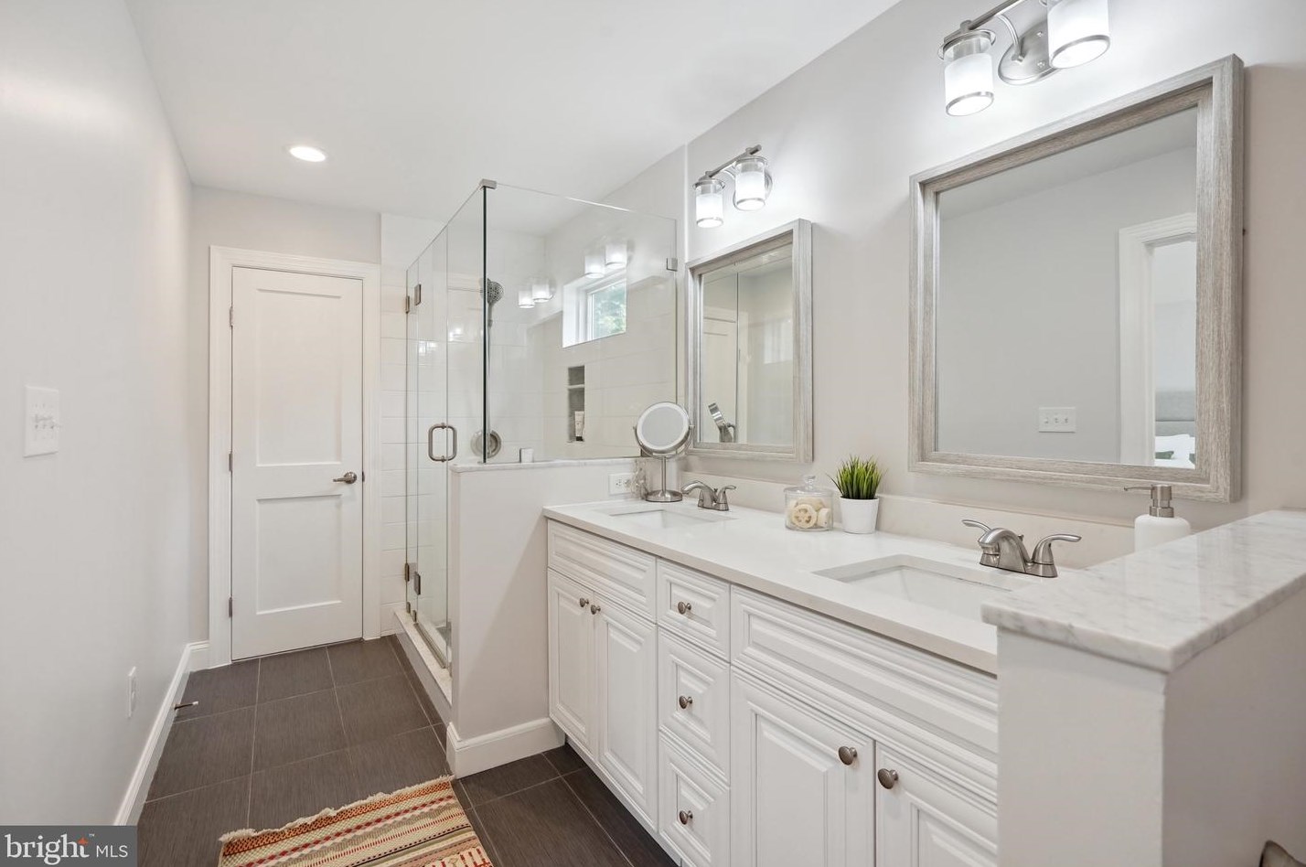 7126 Carol Ln, Falls Church VA  22042-3714 exterior