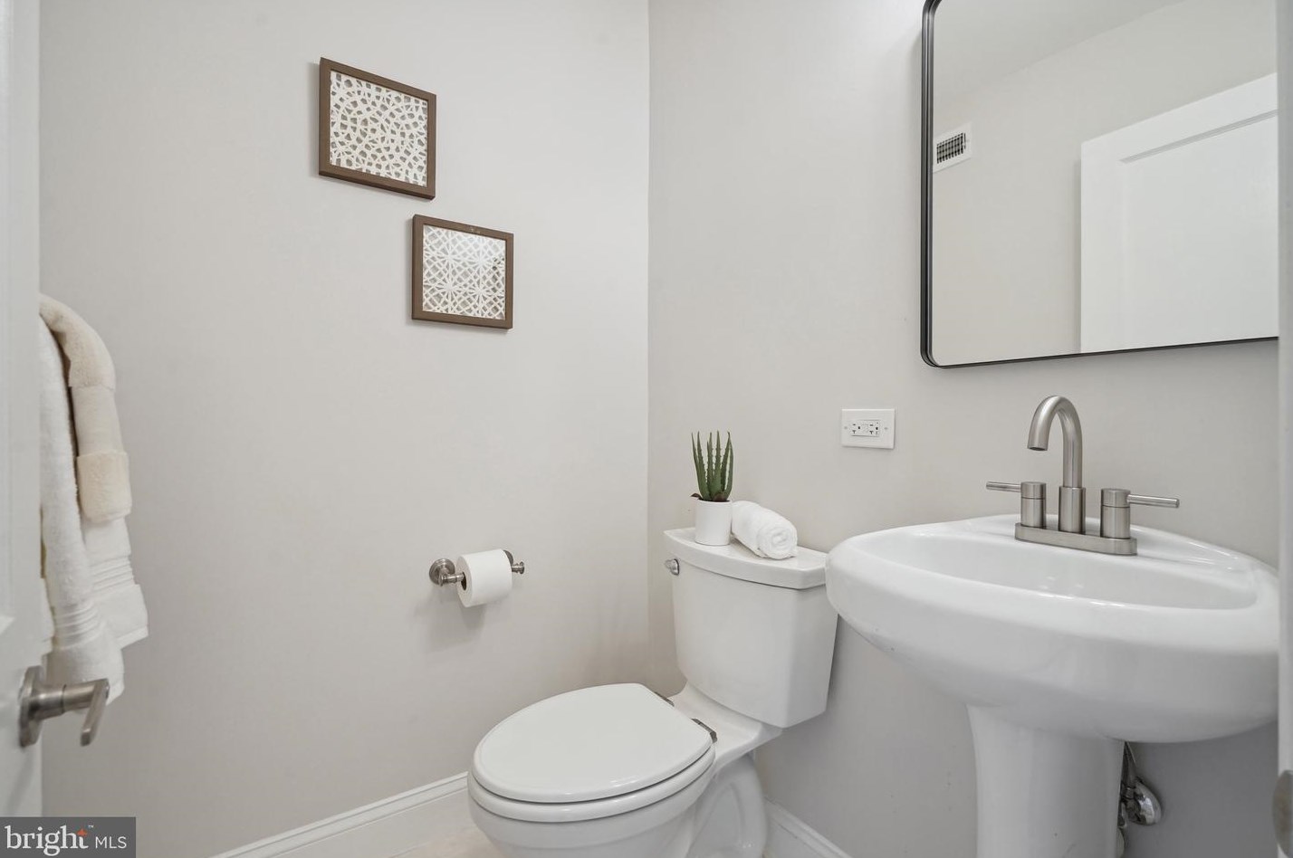 7126 Carol Ln, Falls Church VA  22042-3714 exterior