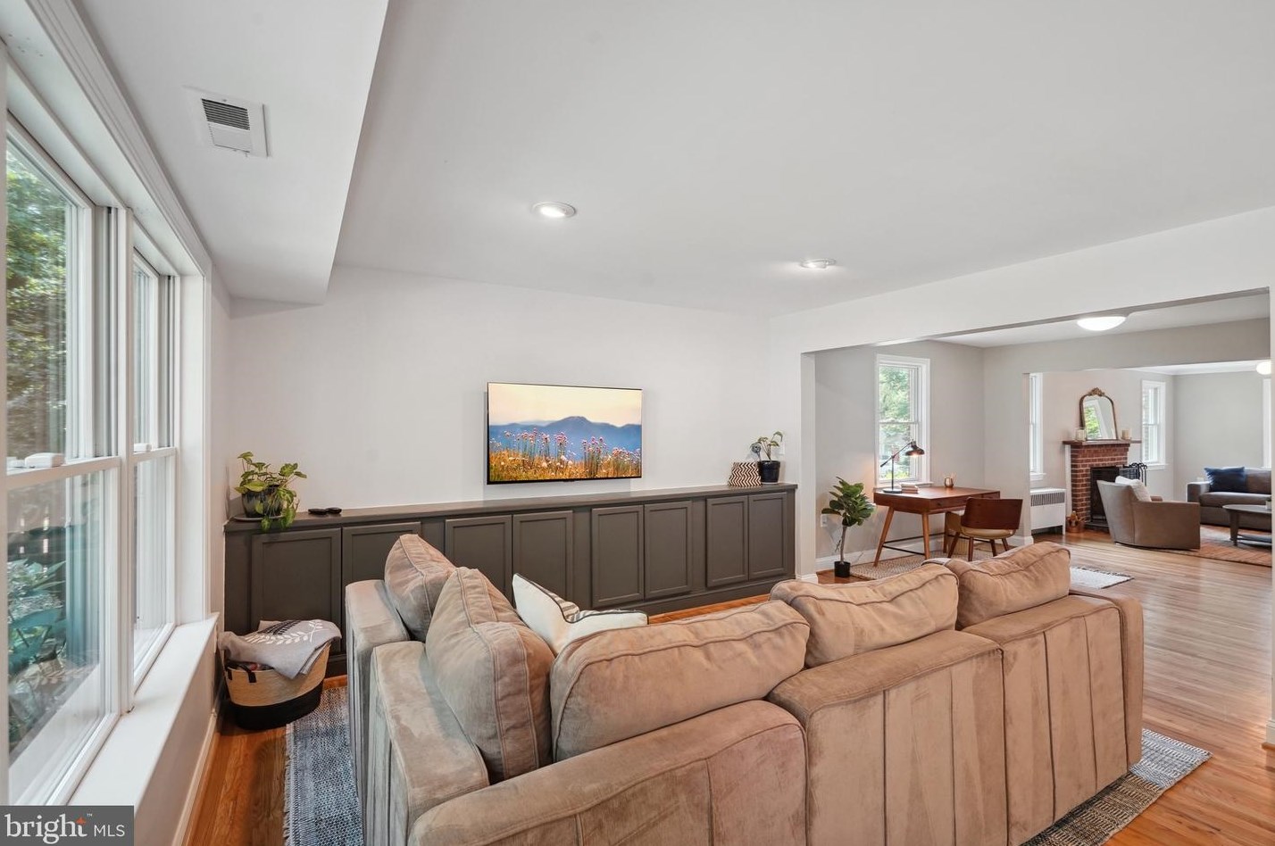7126 Carol Ln, Falls Church VA  22042-3714 exterior