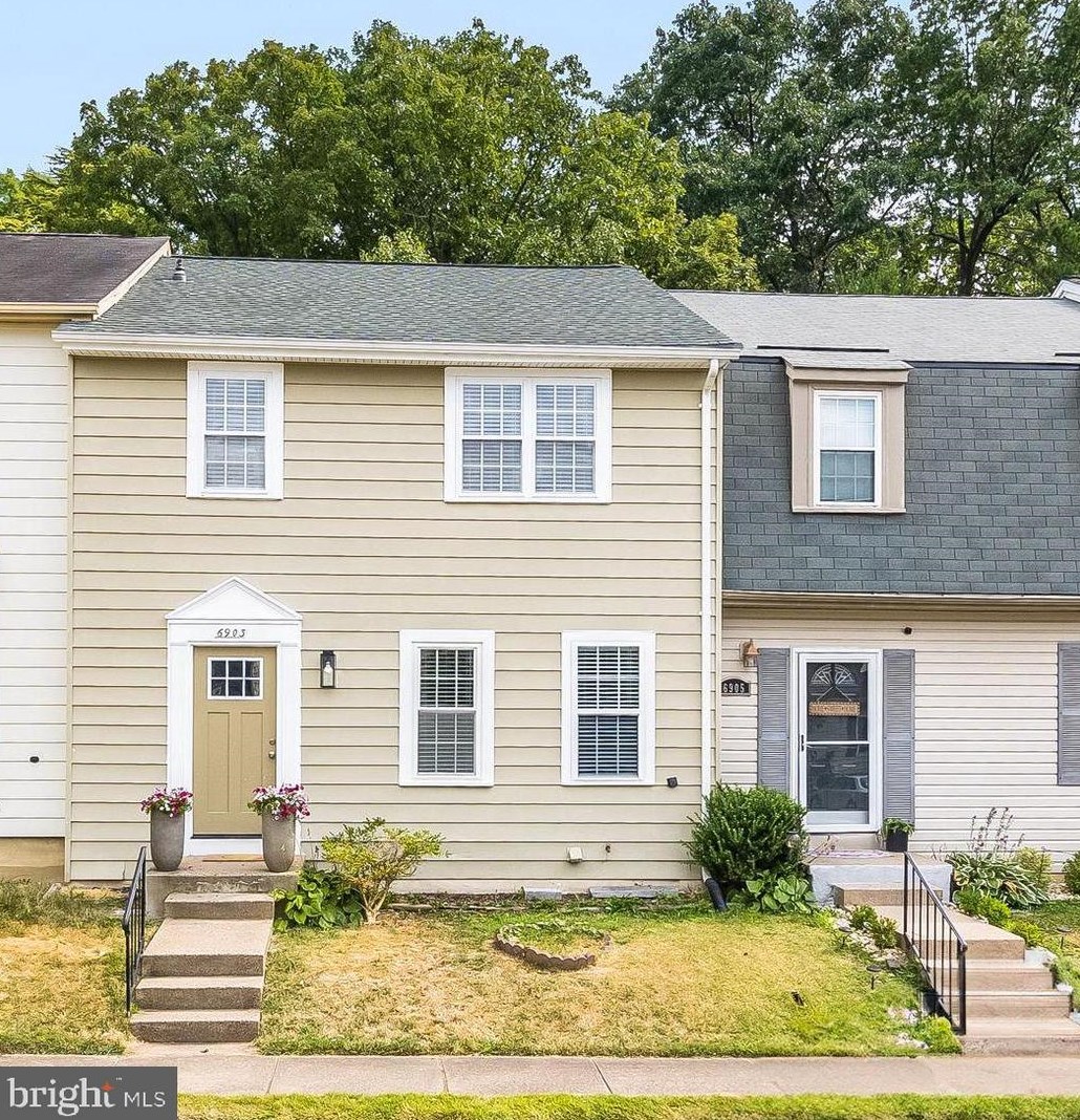6903 Trestle Ct, Lorton, VA 22079